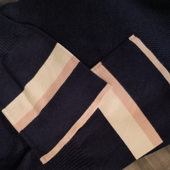 ð
ºVERTIGO Collection Nicole Turtleneck Sweater Navy/Ivory Size S - Picture 11 of 12